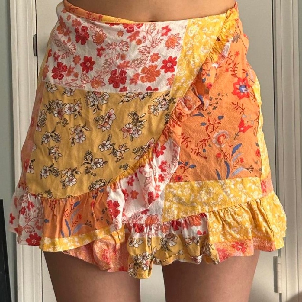 Forever 21 cute multi pattern mini skirt